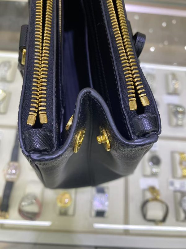 Prada - Image 8