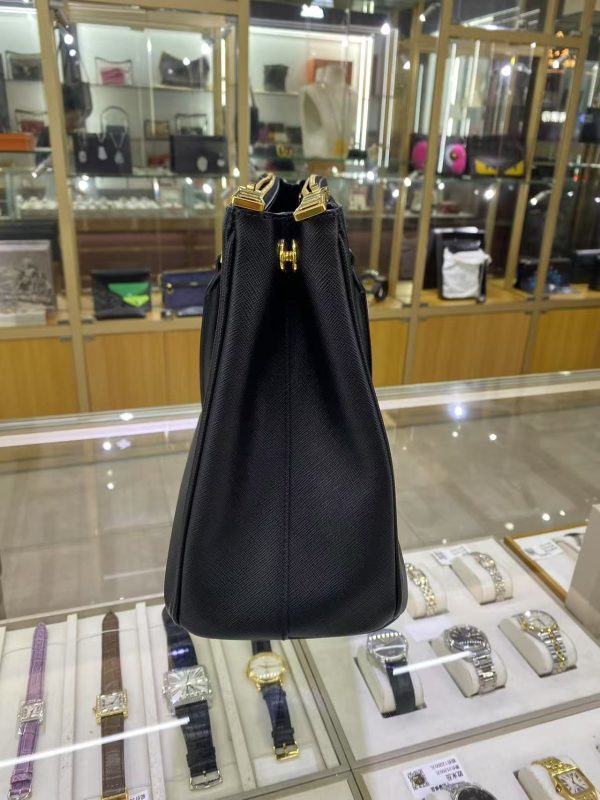 Prada - Image 3