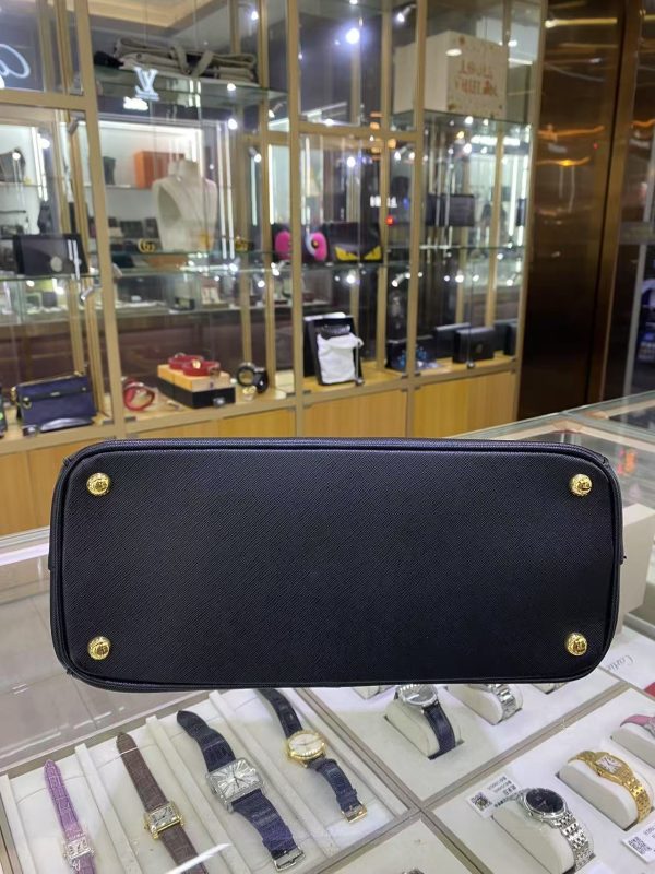 Prada - Image 6
