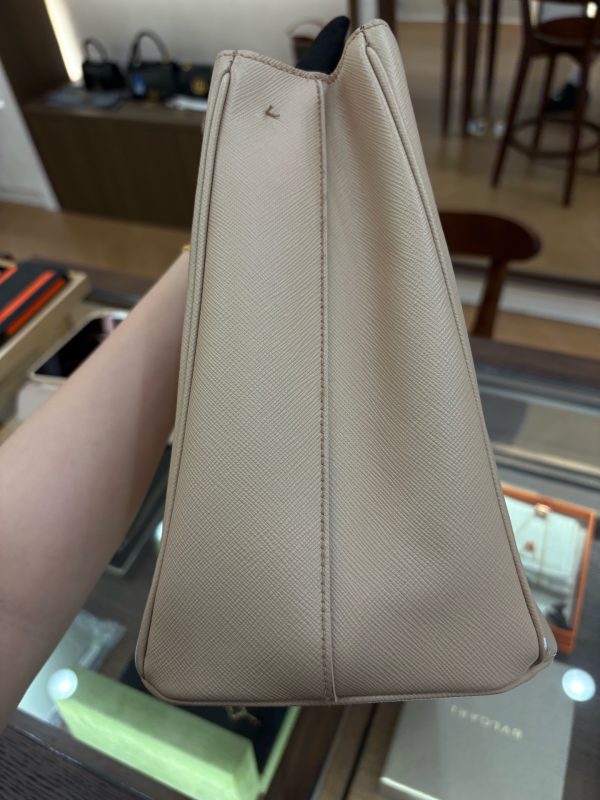 Prada - Image 3