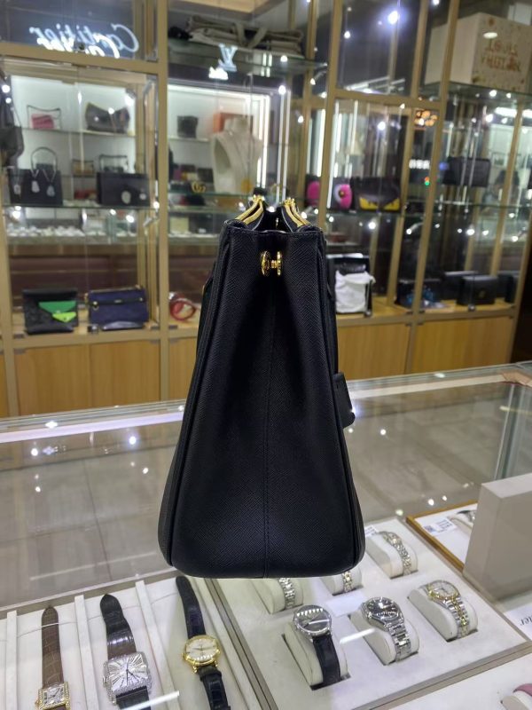 Prada - Image 4