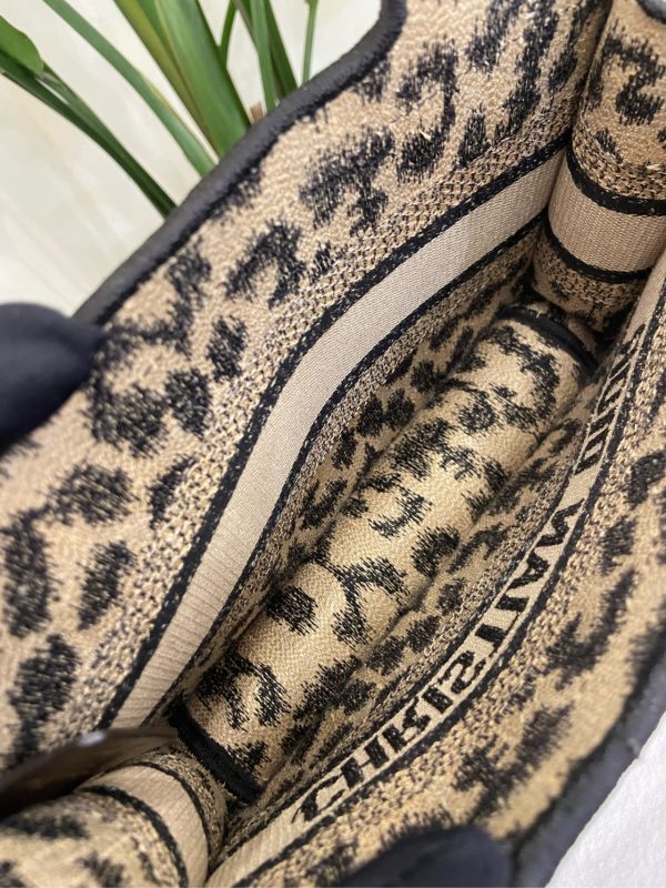 Dior tote - Image 9