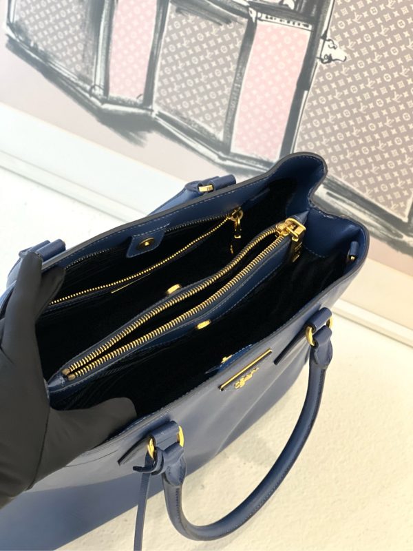 Prada - Image 6