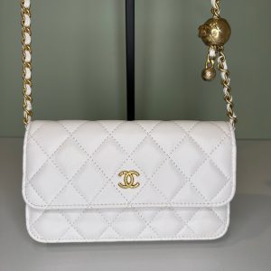 Chanel woc