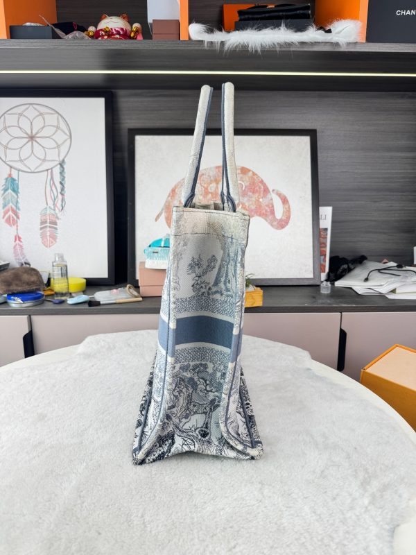 Dior tote - Image 4