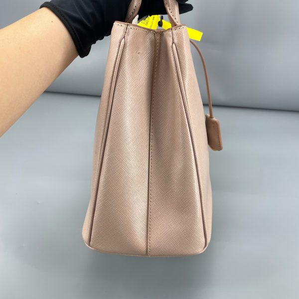 Prada - Image 3