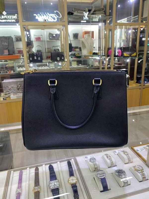 Prada - Image 2