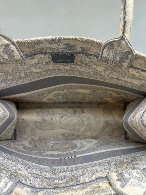 Dior tote - Image 8