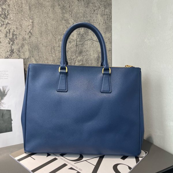 Prada - Image 2