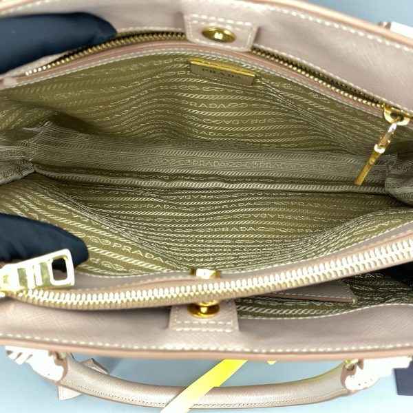 Prada - Image 8