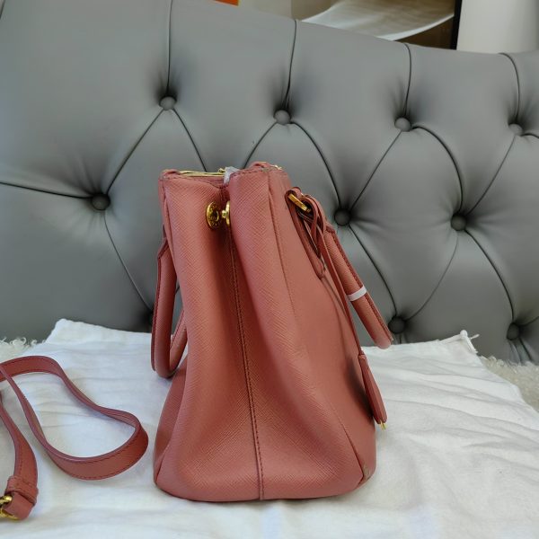 Prada - Image 4