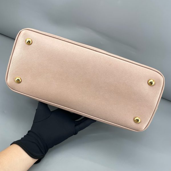 Prada - Image 4