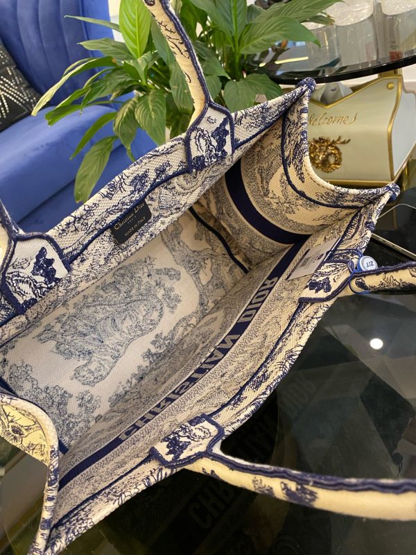 Dior tote - Image 5
