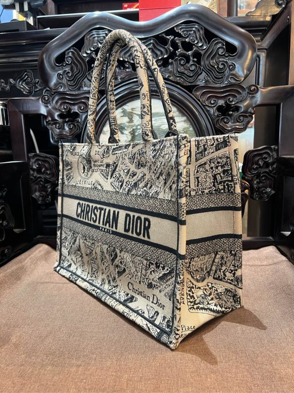 Dior - Image 5